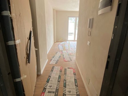 Shitet apartament 1+1 ne Durres