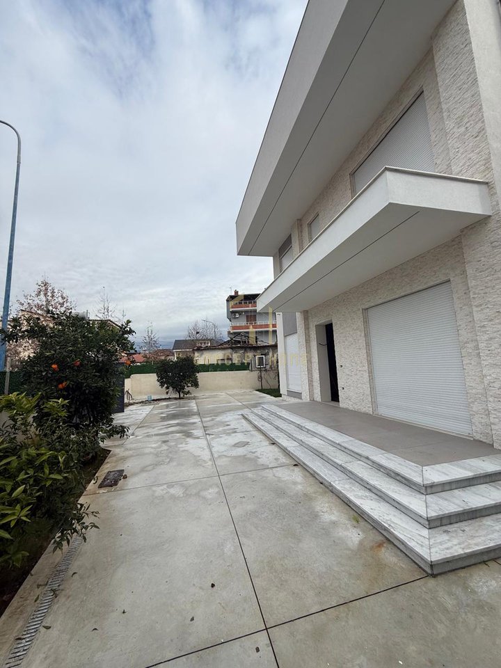 Villa for sale in Paskuqan