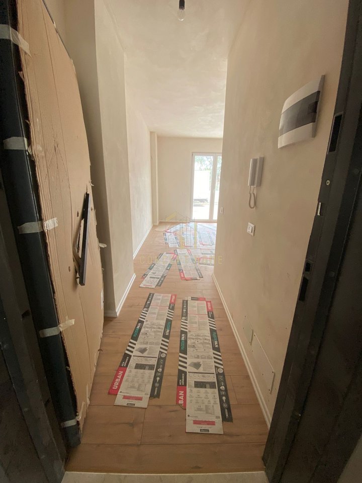 Shitet apartament 1+1 ne Durres