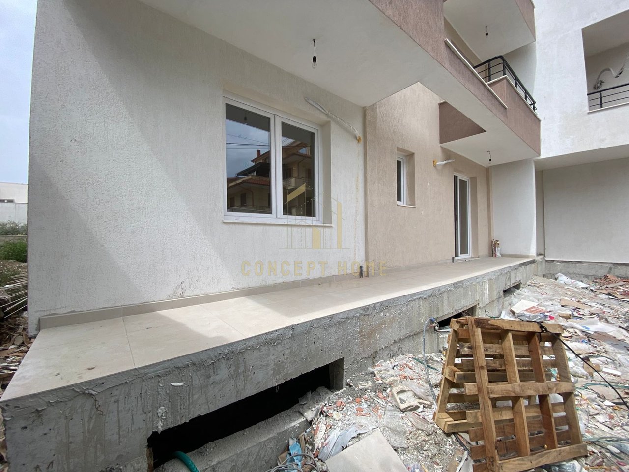Shitet apartament 1+1 ne Durres