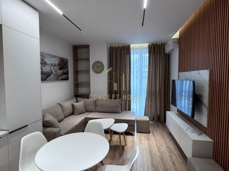 Jepet me qera apartament 1+1 tek Komuna E Parisit