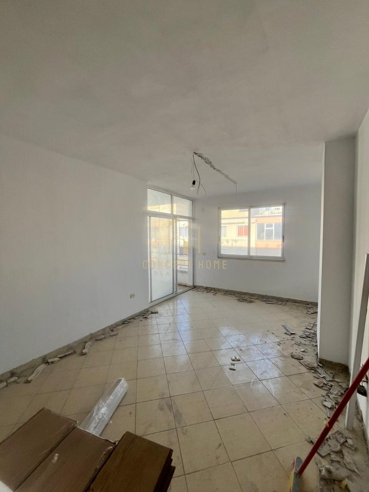 Shitet apartament 2+1+2 ne Astir