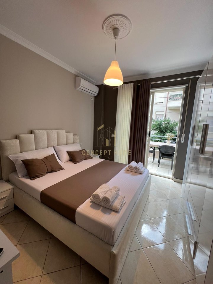 Jepet me qera apartament 1+1 tek Liqeni i Thate