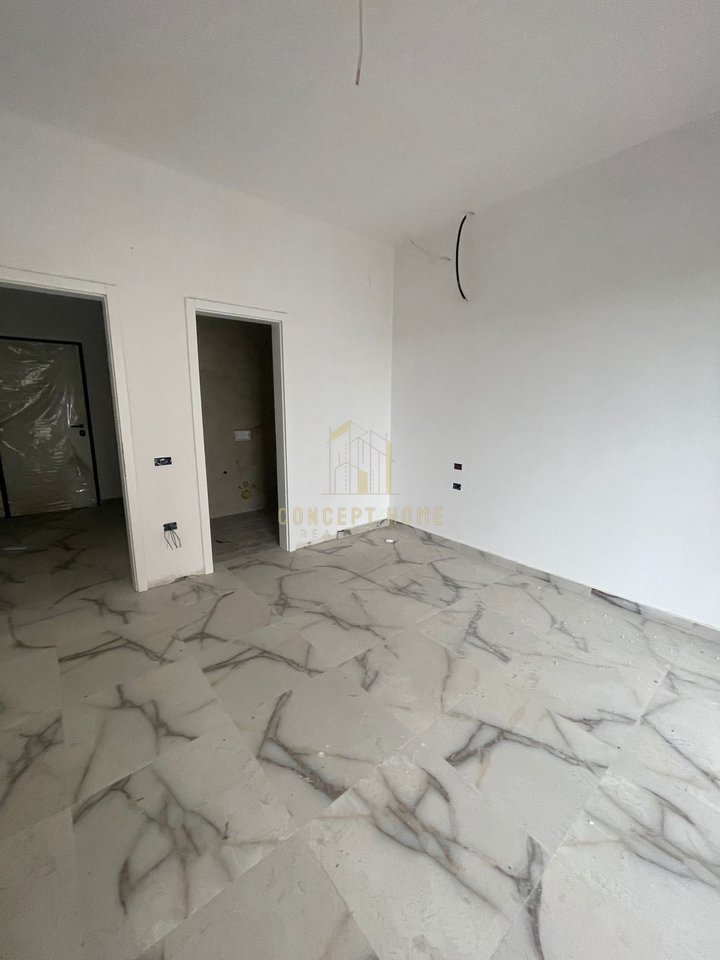 In vendita appartamento 2+1+2 + posto auto a Liqeni Thate