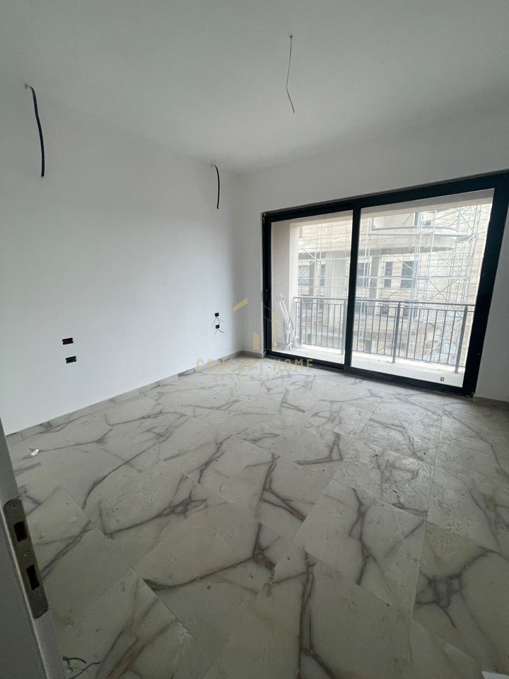 In vendita appartamento 2+1+2 + posto auto a Liqeni Thate