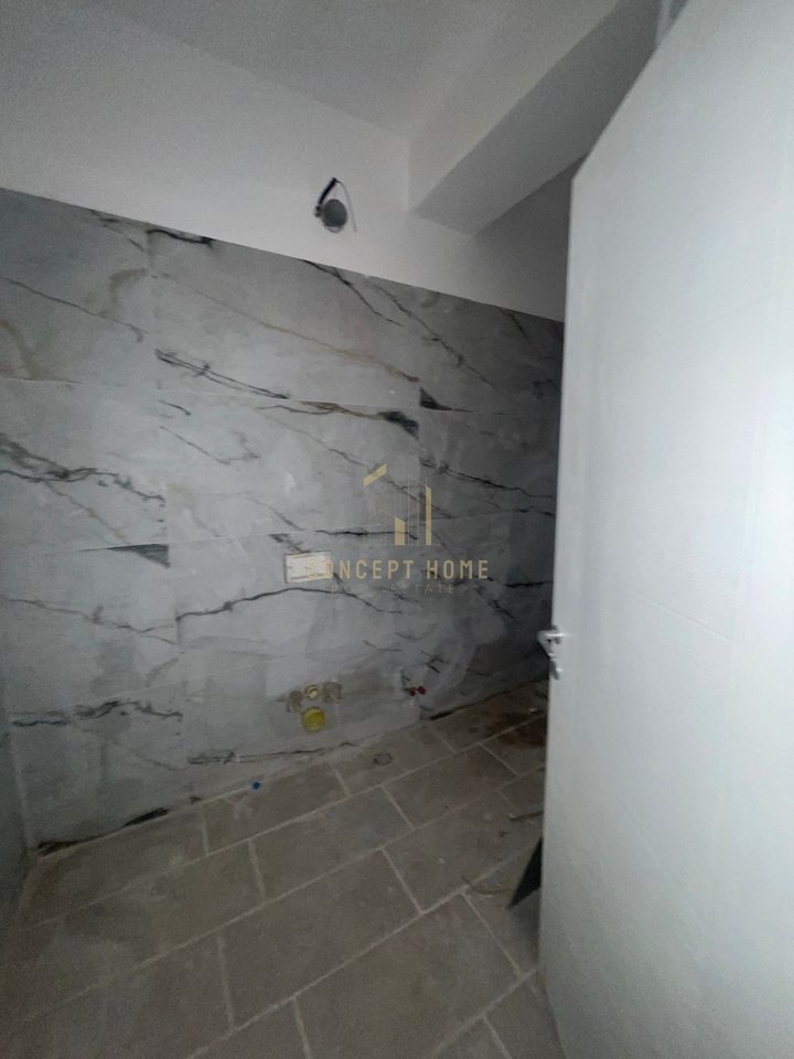 In vendita appartamento 2+1+2 + posto auto a Liqeni Thate