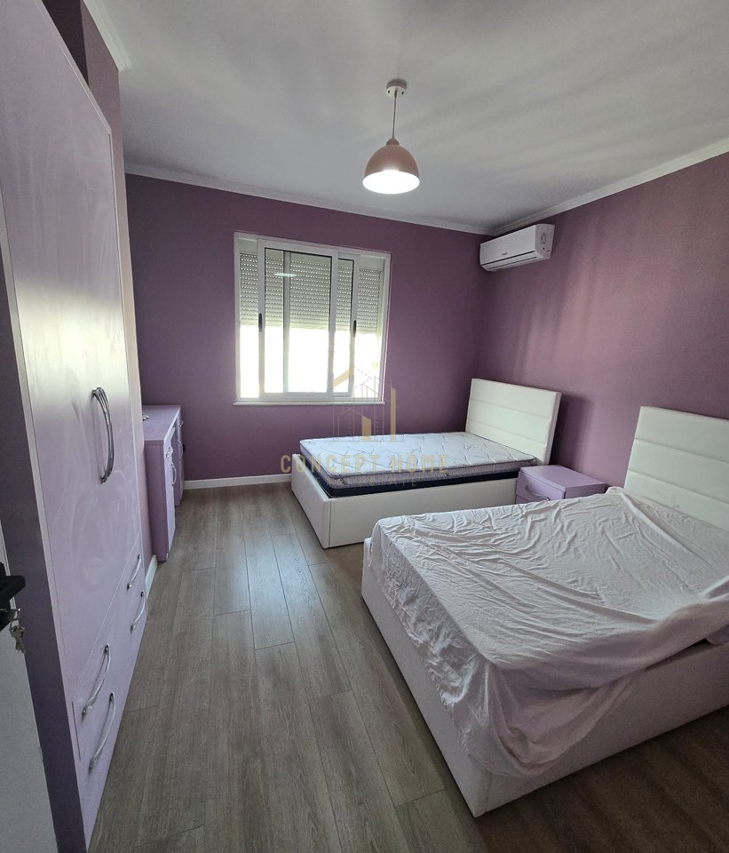 Jepet me qera apartament 2+1 tek Komuna e Parisit