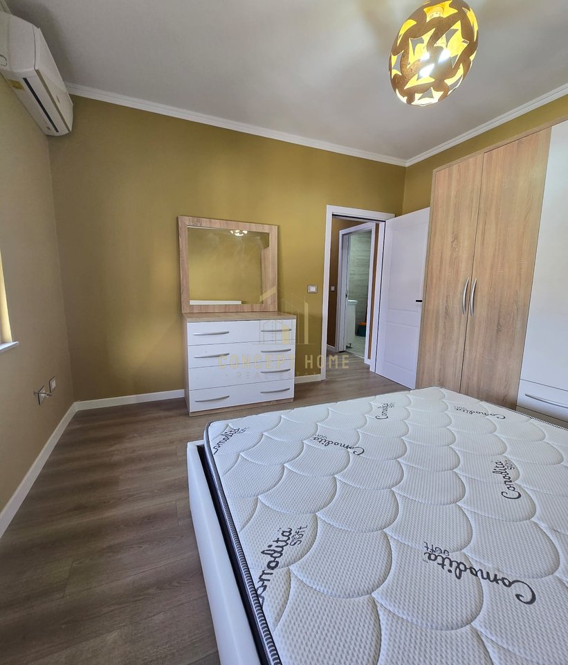 Jepet me qera apartament 2+1 tek Komuna e Parisit