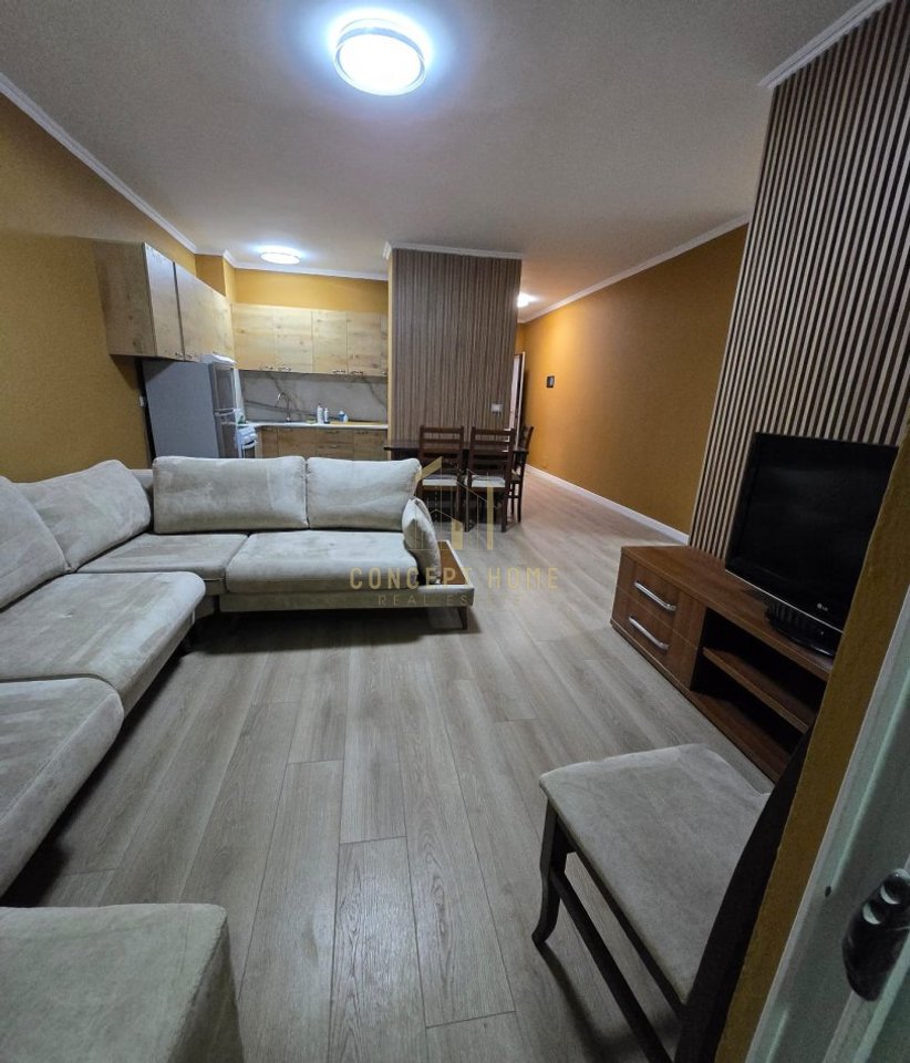 Jepet me qera apartament 2+1 tek Komuna e Parisit