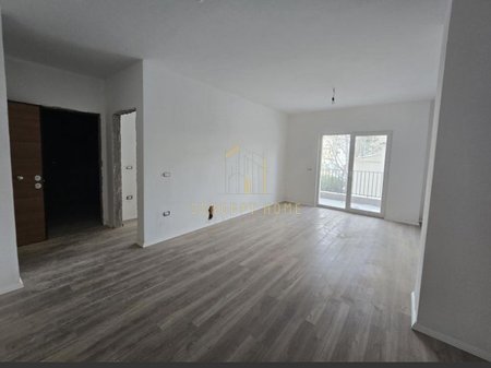 Shitet Apartament 1+1 Kompleksi Aura