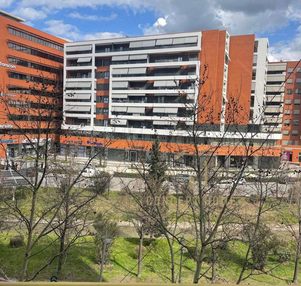 Jepet me qera Apartament 1+1 tek Pallati me shigjeta