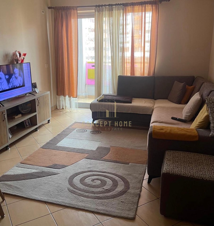 Jepet me qera Apartament 1+1 tek Pallati me shigjeta