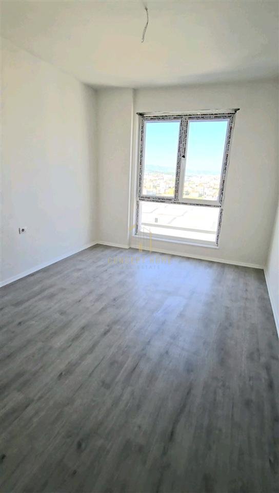 Apartament me qera 3+1
 " Univers City"