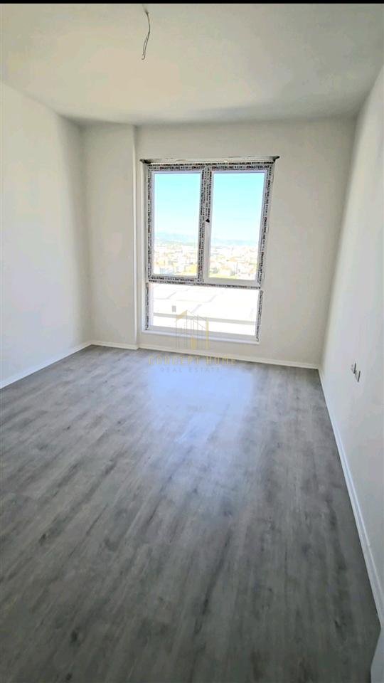 Apartament me qera 3+1
 " Univers City"