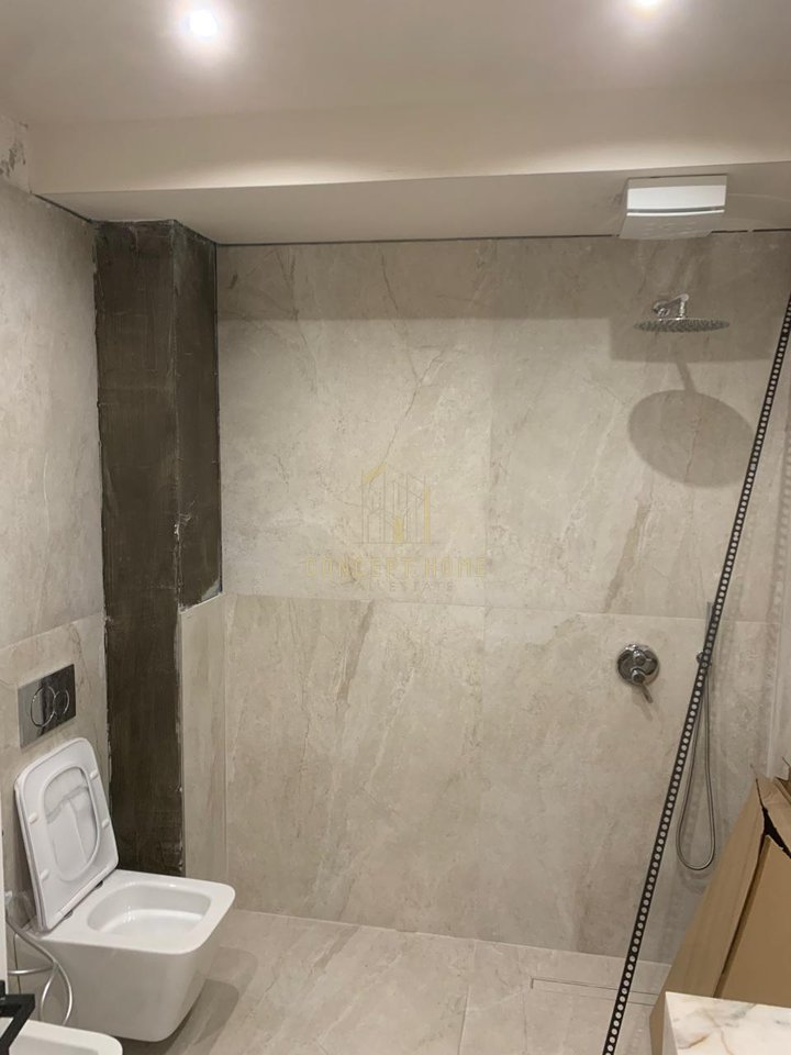 Jepet me qera apartament 3+1+3 tek Kristal Center