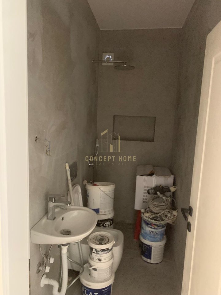 Jepet me qera apartament 3+1+3 tek Kristal Center