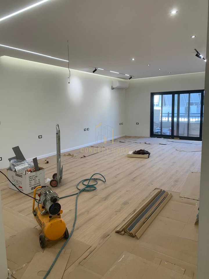 Jepet me qera apartament 3+1+3 tek Kristal Center