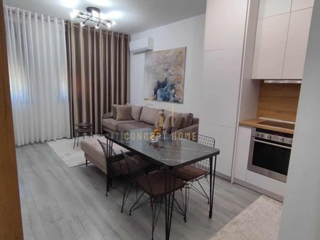 Jepet me qera Apatament 1+1 Tek Spitali Amerikan 3