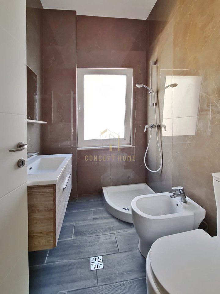 Jepet me qera Apartament luksoz tek Komuna e Parisit