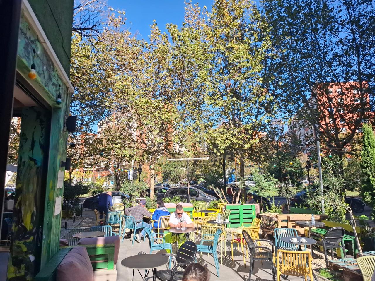 Jepet me qira Bar-Kafe