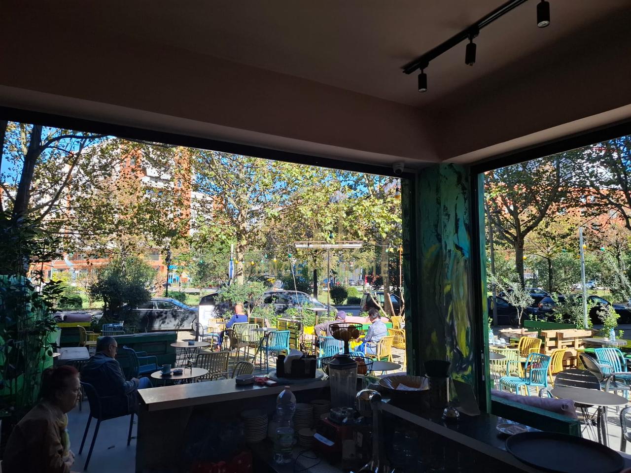 Jepet me qira Bar-Kafe