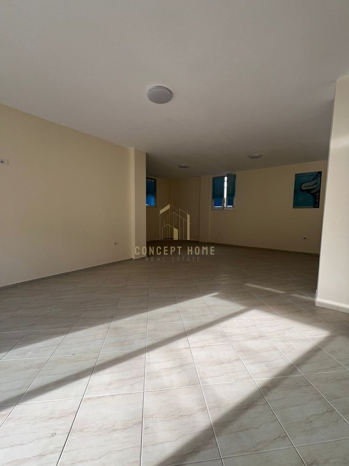 Shop To Rent in Komuna e Parisit, Tirana - 1000€ | 130 m²