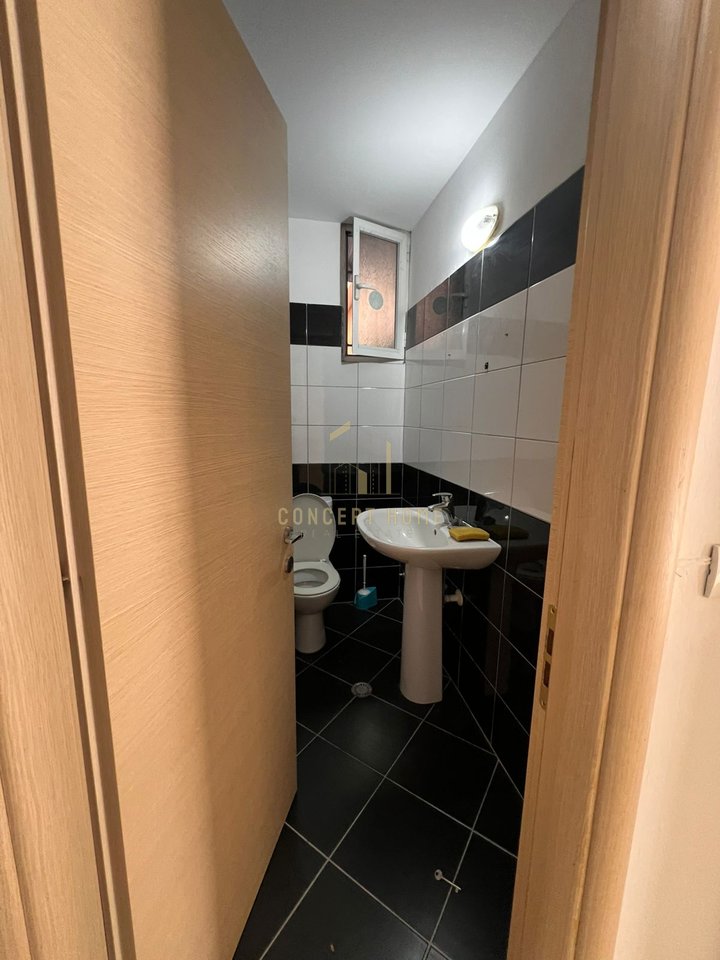 Shop To Rent in Komuna e Parisit, Tirana - 1000€ | 130 m²