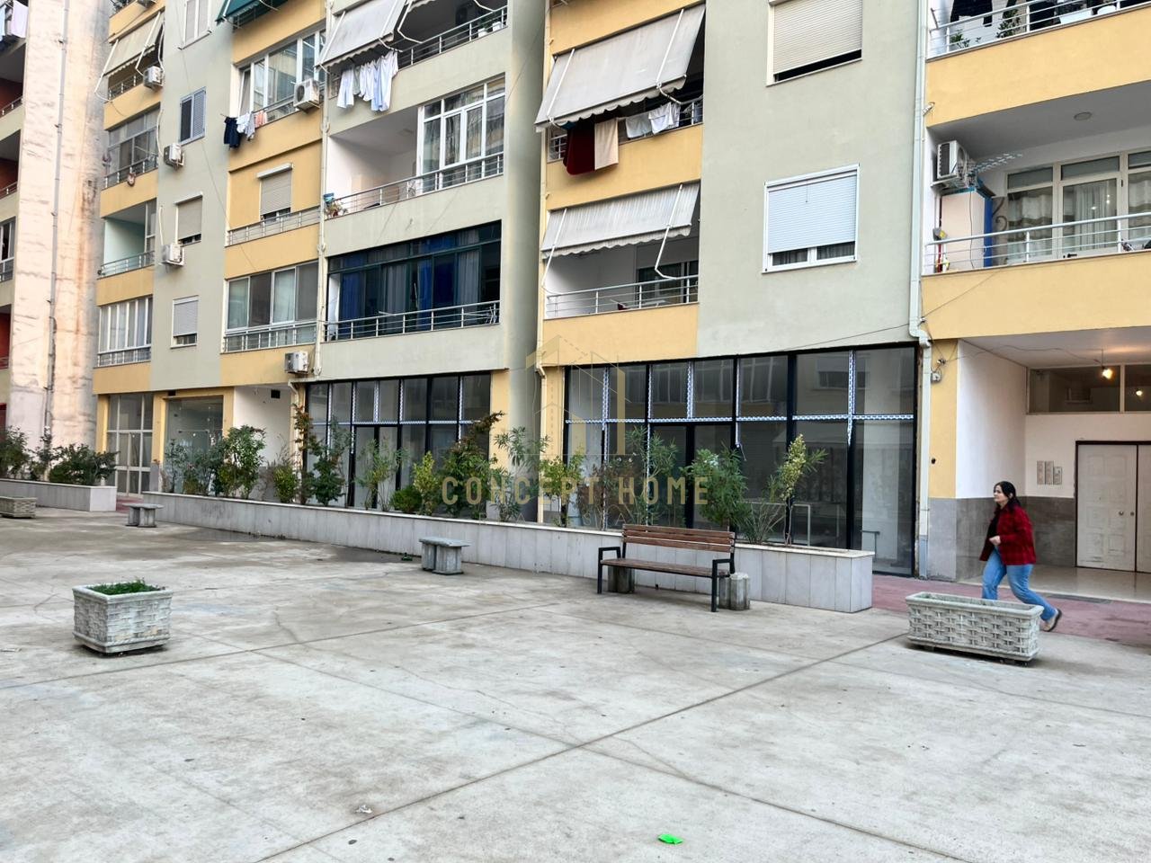 Jepet Ambient me qera ne Astir