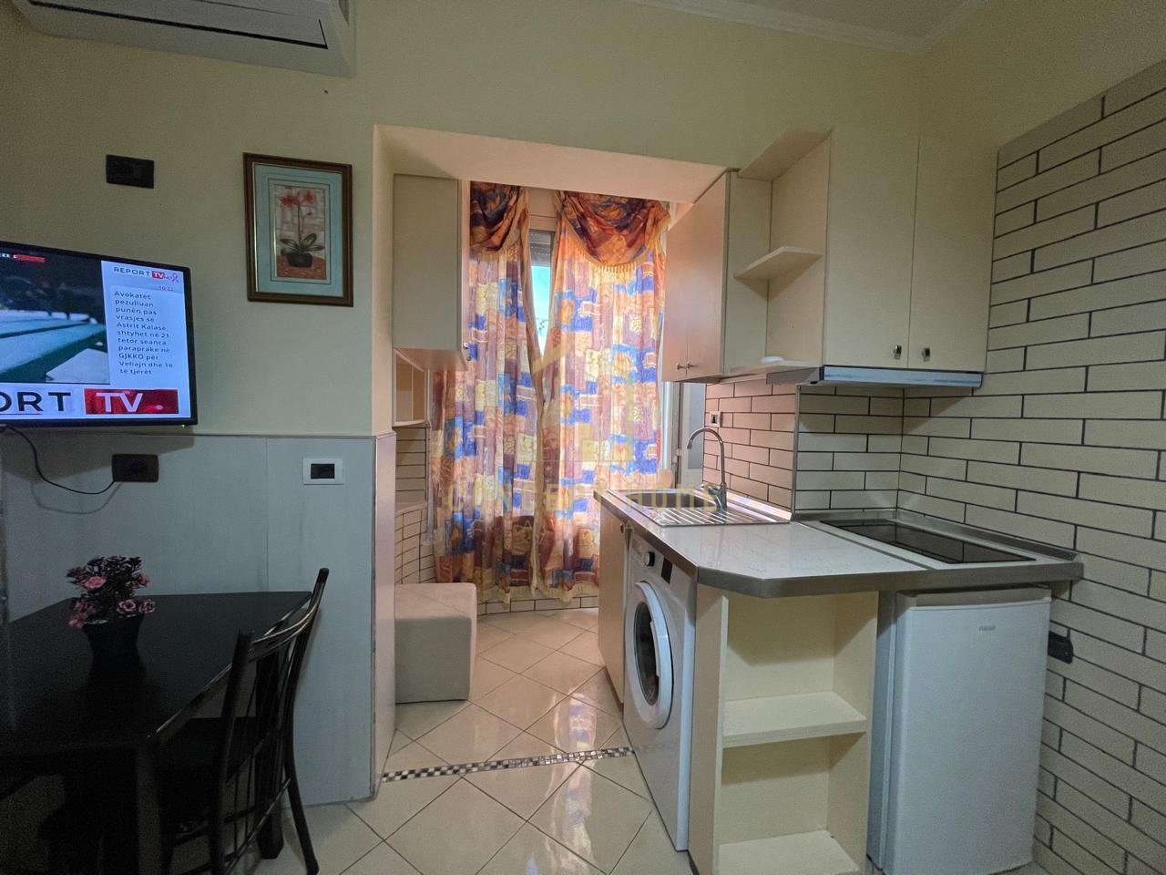 Garsoniere me qera Stacioni Trenit