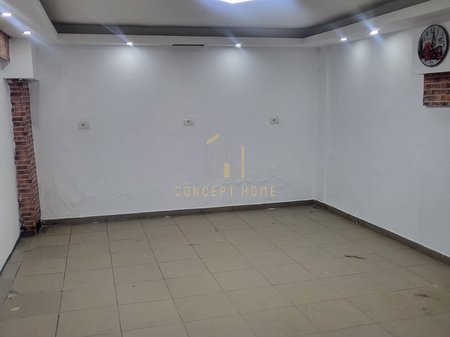 Shop for rent at Komuna Parisit