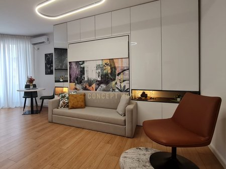 Shitet Apartament 1+1 tek Komuna e Parisit