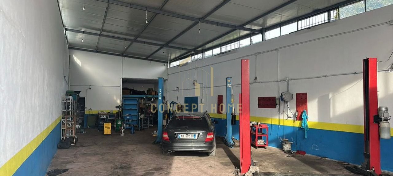 Si affitta un'officina a Vora.