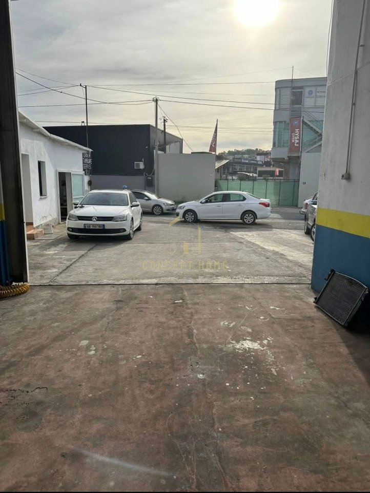 Si affitta un'officina a Vora.