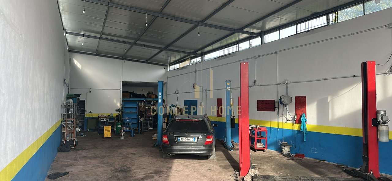 Si affitta un'officina a Vora.