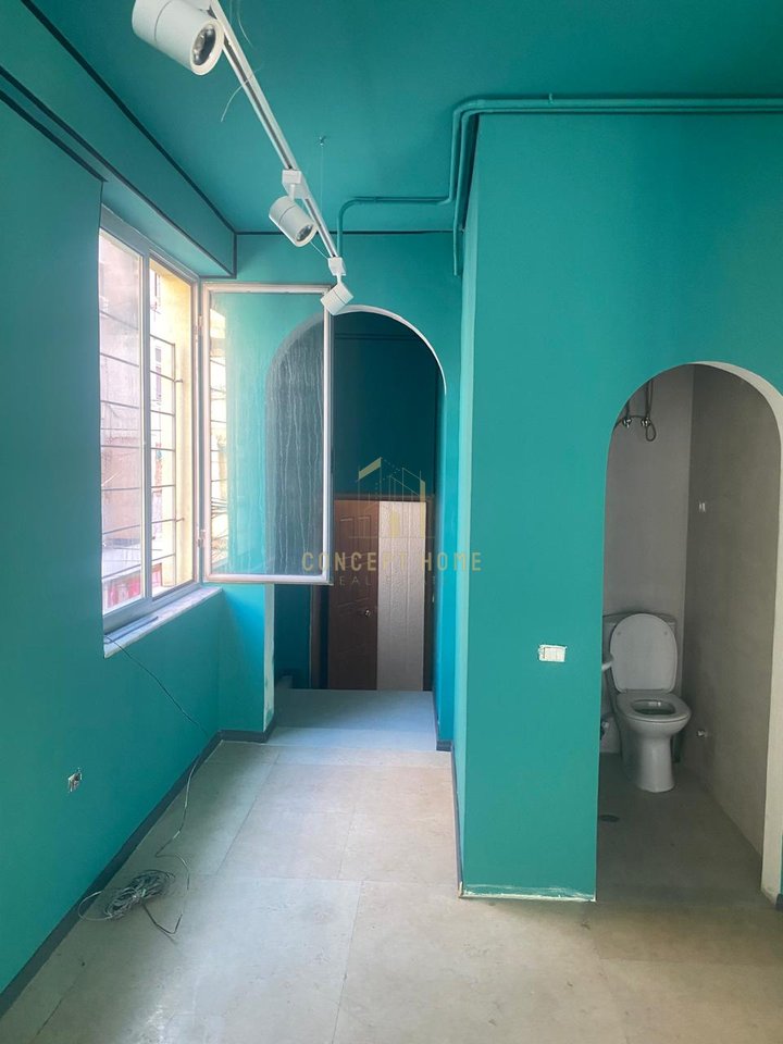 Jepet ambienti me qera tek Bulevardi Bajram Curri