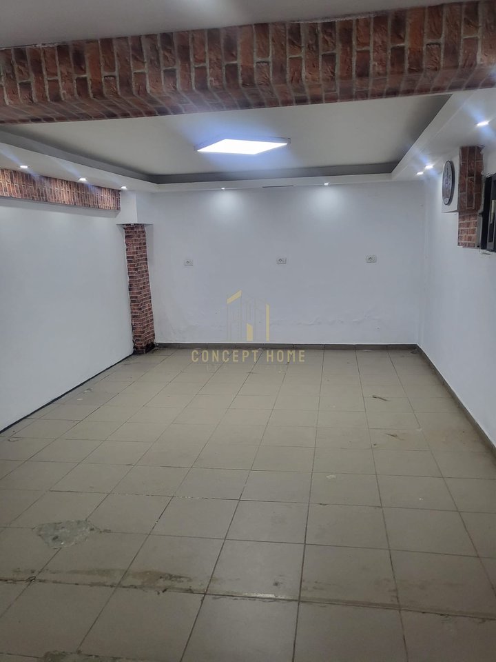 Shop for rent at Komuna Parisit