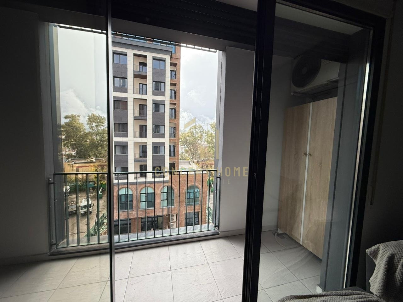 Jepet me qera apartament 1+1 tek Rruga e Kavajes