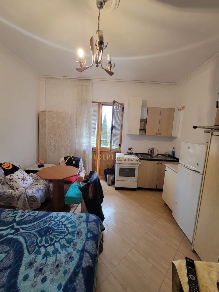 Jepet me qera Garsoniere Te Rruga Besa