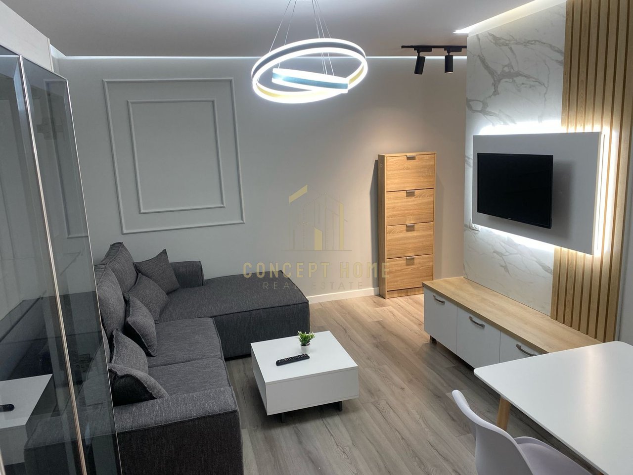 1+1 apartment for rent at Komuna E Parisit/550 euros