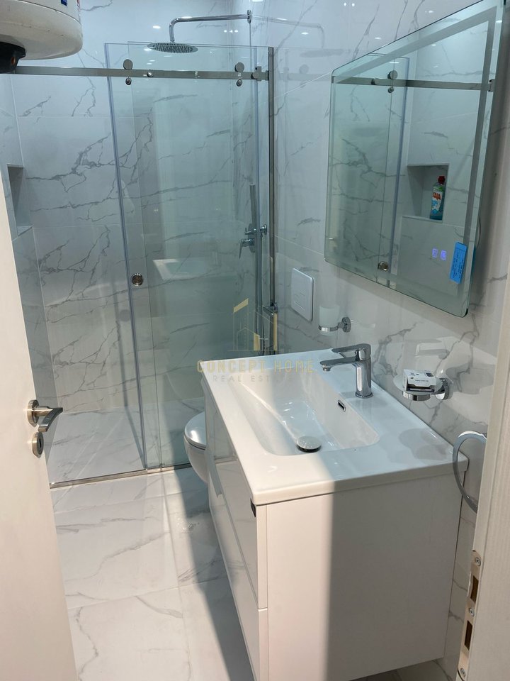 1+1 apartment for rent at Komuna E Parisit/550 euros