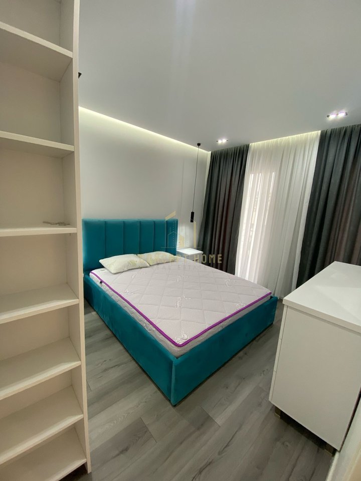 1+1 apartment for rent at Komuna E Parisit/550 euros