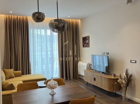 Jepet me qera apartament 2+1+2 tek Komuna e Parisit