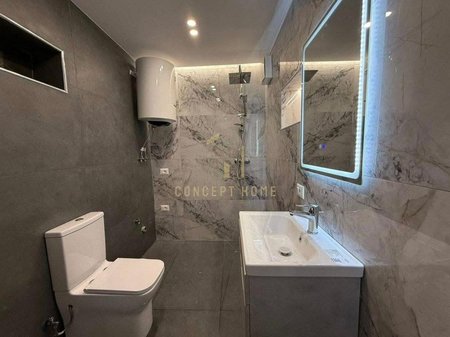 Si affitta appartamento 1+1 in Via Elbasani (o per uffici)