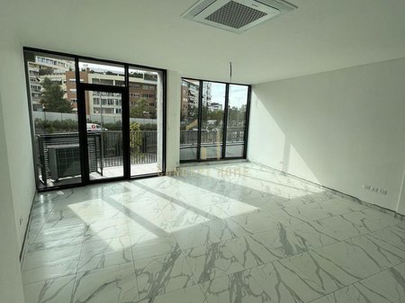 Jepet me qera Ambient per Zyra tek Lake View