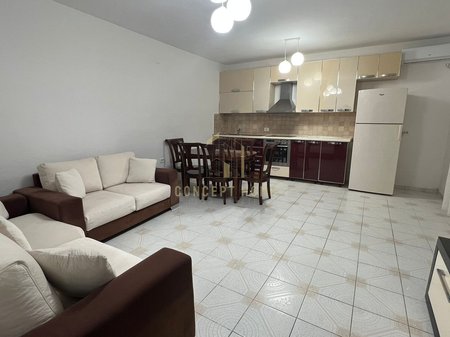 Shtepi Private 2+1 Me Qira në Kombinat, Tiranë - 45.000 leke | 150 m²
