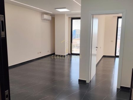 Appartamento in affitto per ufficio a Zog te Zi