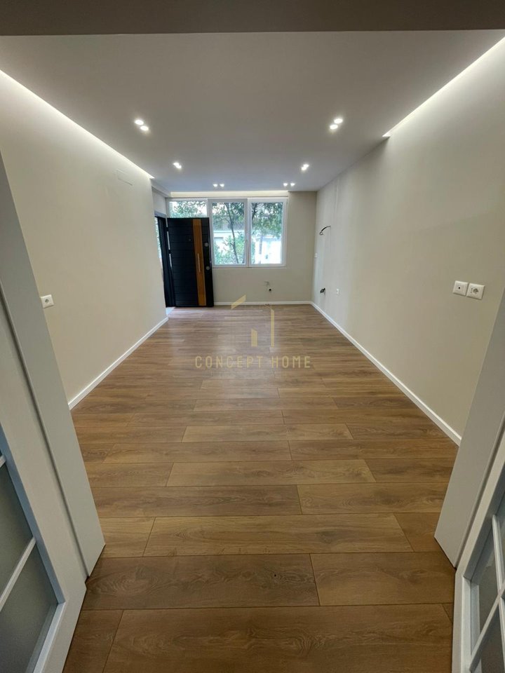 Si affitta appartamento 1+1 in Via Elbasani (o per uffici)