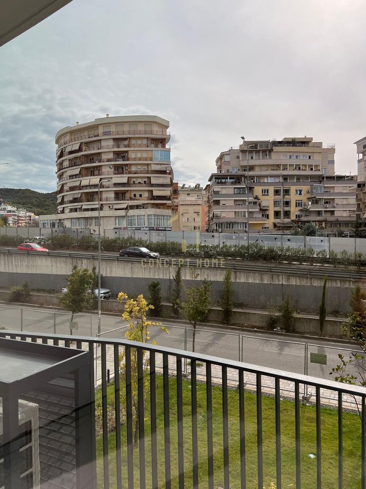 Jepet me qera Ambient per Zyra tek Lake View