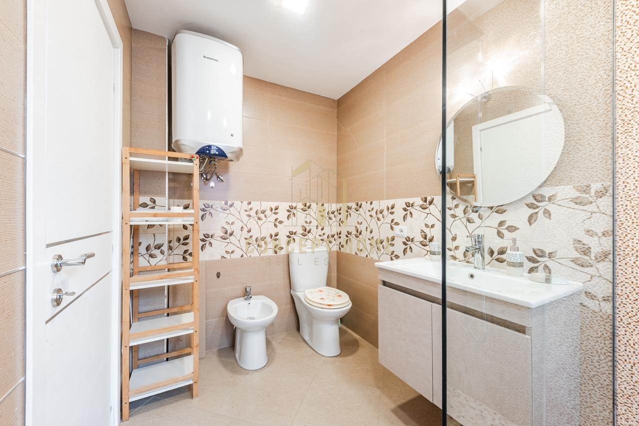 Jepet me qera Apartament 2+1 tek Liqeni i Thate