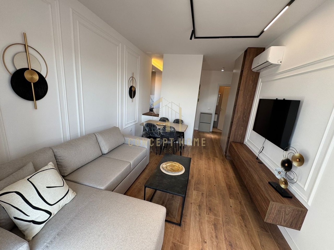 1+1 apartment for rent at Komuna e Parisit
